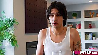 饥渴孤独主妇被热切邻居现实中操