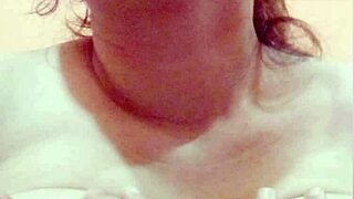 Aurora Estelar秀巨乳！