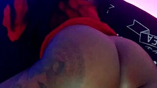 mi hermanastra disfruta de mi enorme polla en su estrecho coño cachondo