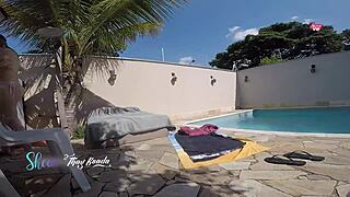 I aksed the delivery guy to put sunscrean on me.