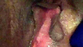 火辣湿润拉丁阴户感受奶油快感