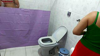 Madrasta Coloca Uma Cortina No Banheiro S� Para Olhar O Enteado No Banheiro