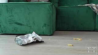 那个婊子要得到她应得的粗暴性爱！