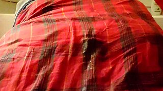 变性人独自肛门自慰冒险，成熟屁股大开