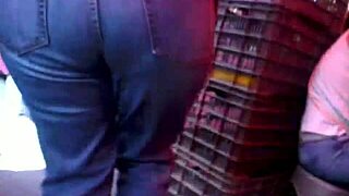 Look at that milf's big ass in jeans on the street
