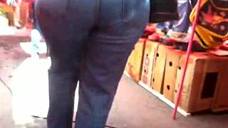 Look at that milf's big ass in jeans on the street