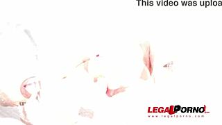 Veronica avluv experiences gaping in bisexual lesbian threesome with licking