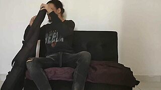 Stepbrother teaches hot stepsister guitar playing before they end up fucking in Spanish porn