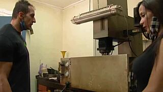 fui na oficina e dei prazer ao mecânico com meu corpo quente