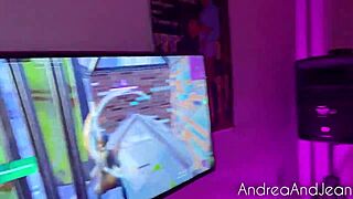 playing fortnite and my stepsister seduces me to fuck with her friend 😈🍑