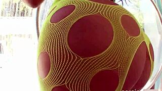 Sara Jay 在双性三人行中与大屁股金发和黑发熟女激战