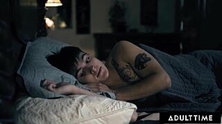 熟女Rachael Cavalli建议不戴眼镜意外干继子