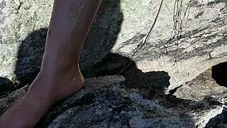 Flagrei 3 gostosas fazendo xixi na praia com as coleguinhas paty bumbum melissa devassa arlequina do funk