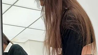 Putalocura - española culona chloee folla y seduce a torbe frente al espejo! Cute skinny slut rides small cock in bedroom with cum in mouth swallow.