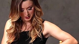 hot latina babe workouts exposing big ass and tits 🔥💦