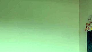 Chorros De Leche Squirt De Chica Muy Sexy Masturbándose Con Pasión