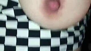 Chupando Las Tetas Spanking De La Mama De Mi Novia Y Corriendome En Su Boca