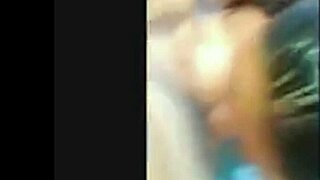 泳池边诱人口交等待