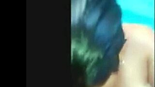 泳池边诱人口交等待