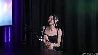 Melhores momentos da Debora Andrade com Vitoria Beatriz no Hot Cast - parte 2 watch on Sheer Red