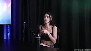 Melhores momentos da Debora Andrade com Vitoria Beatriz no Hot Cast - parte 2 watch on Sheer Red