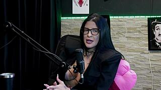 你从未在台球桌上操过吗？Leticia Braga在飞机上给逼，还得到花束！