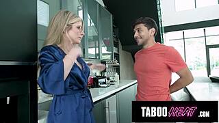 继父创造的 AI 继母性爱娃娃满足每个禁忌幻想 用内衣和深喉动作