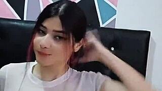 天哪，这个性感女演员给继父一个真正的家庭口交 😏