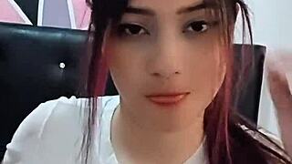 天哪，这个性感女演员给继父一个真正的家庭口交 😏