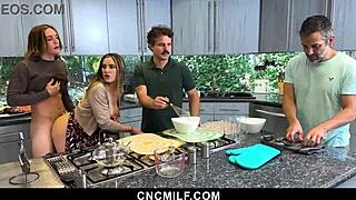 我喜欢让生活中最重要的男人们在一个屋檐下免费使用我，用口交和后入式在硬核群交中