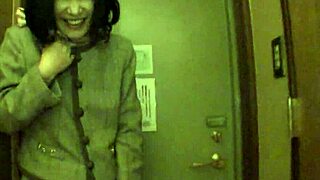 日本熟女诱惑邻居男孩无码中出操