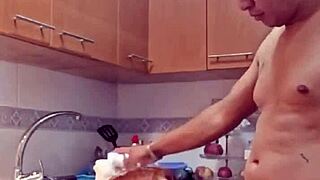 Raw encuentro a mi suegra en la cocina con ropa sexi y follandomela in anal assfucking