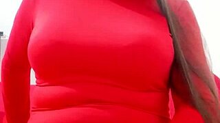 madrastra puta latina colombiana in short dress with giant cameltoe masturbates for stepson in usa