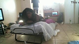 real sexy amateur hood milfs get naked and show pussy 😈