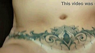 Exclamatory-Provocative PUTONA TODA FELIZ LEVANDO ROLA DO VIZINHO DEPOIS QUE O CORNO SAI PARA TRABALHAR!