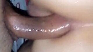 Desperté Sintiendo Algo Caliente En Mi Verga Y Ya Tenía Medio Pene En Su Culo Rico