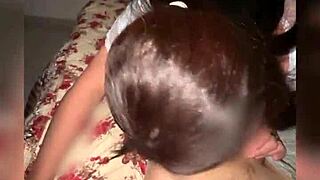 Madrastra Entra Al Cuarto De Su Hijastro Y Lo Encuentra Con La Verga De Fuera Ella Se Calienta Y Le Pide Que Se La Coja