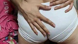 me folle a mi vecina cuando esta solita en su casa y le di una creampie rapida