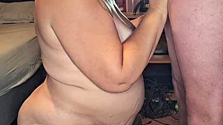 I love how this preggo milf sucks on that big cock