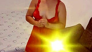 Evaluna delivers intense exotic dance in 4K with cumbia HQ music