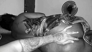 Participar Do Beybesexybbb Na Câmera Escondida Por Debaixo Dos Panos Da Cama X Com O Autor Esfregando O Piruzão Na Madrugada Enteada Milf