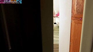 继母被抓自慰想要性爱，大自然大奶后入奶油派