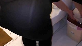 Empleada Venezolana Coqueteando With Boss In Bedroom!