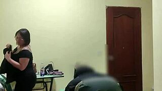 Empleada Venezolana Coqueteando With Boss In Bedroom!