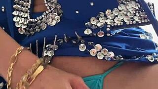 Amira Ali出轨丈夫和猛男 - 阿拉伯大奶子黑发熟女用假阳具自慰