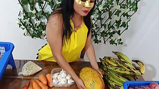 Hey, sex with the vegetable vendor she didnt have any change so we ended up fucking standing up at her workplace?