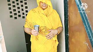 INDIYAN DESEE BAHU TAKES BIG COCK DOGGYSTYLE FUCKING FROM SASUR