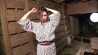 美丽日本熟女大自然巨乳独家卧室视频