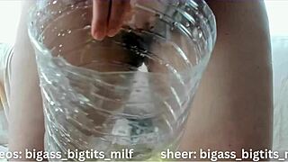 Watch this curvy Colombian milf with big pussy lips peeing in intense squirting action!