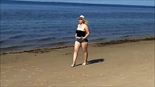 i love showing off big butts in jeans shorts on the beach